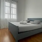 My Place Your Place דירה
